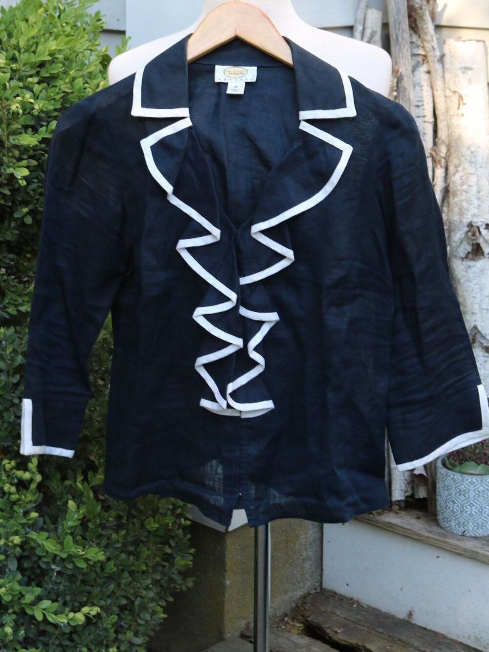 Talbots Petite Navy Blue w White Trim Center Front Ruffle Linen Blouse Top Sz 4P
